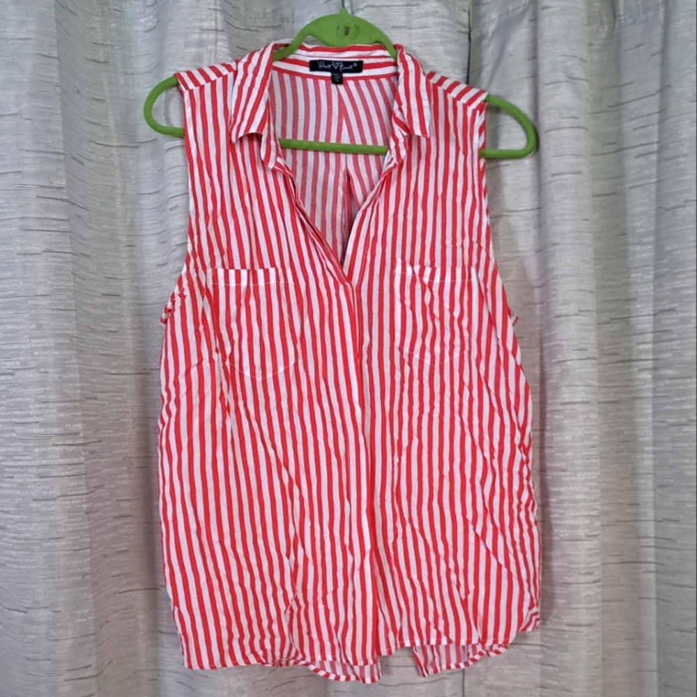 Red and white striped top 👚💐